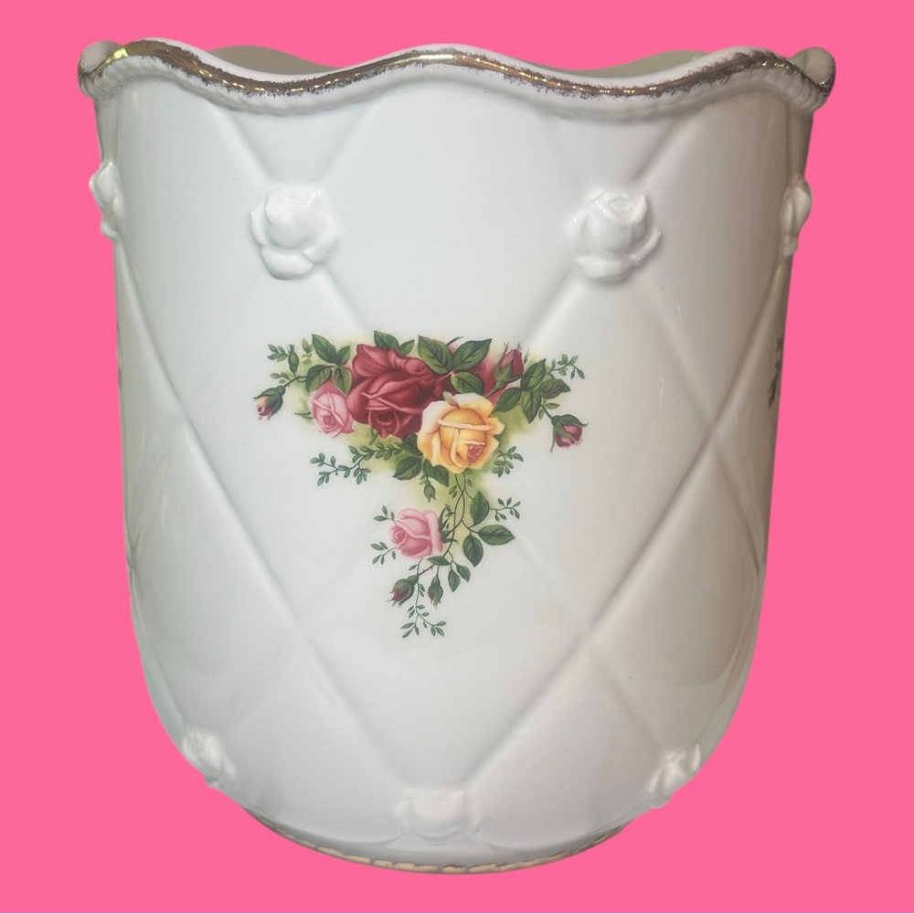 Royal Albert Old English Rose Rosebud Planter (H8.5”) (EUC) - Picture 5 of 8